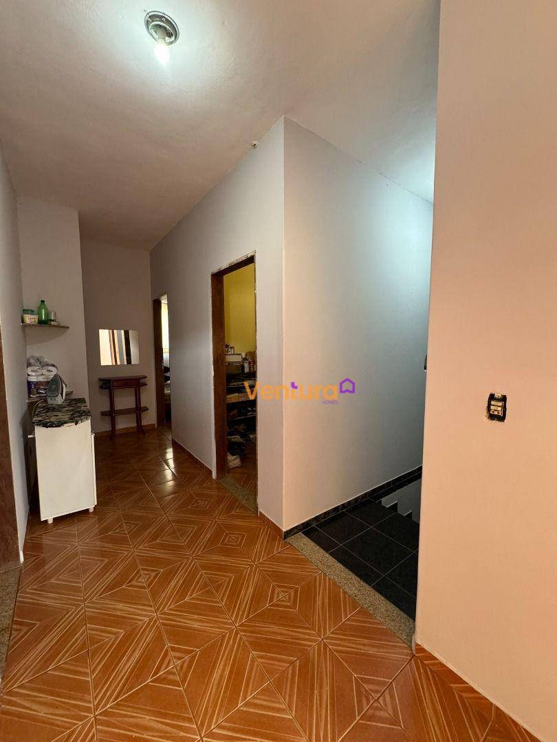 Casa à venda com 5 quartos, 220m² - Foto 9