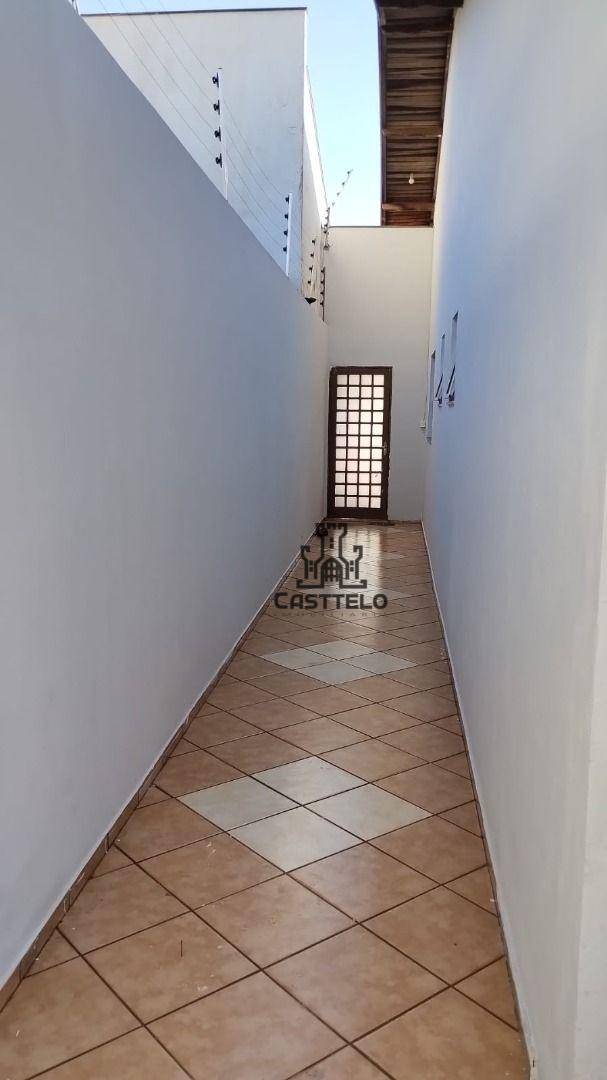 Casa à venda com 4 quartos, 200m² - Foto 14