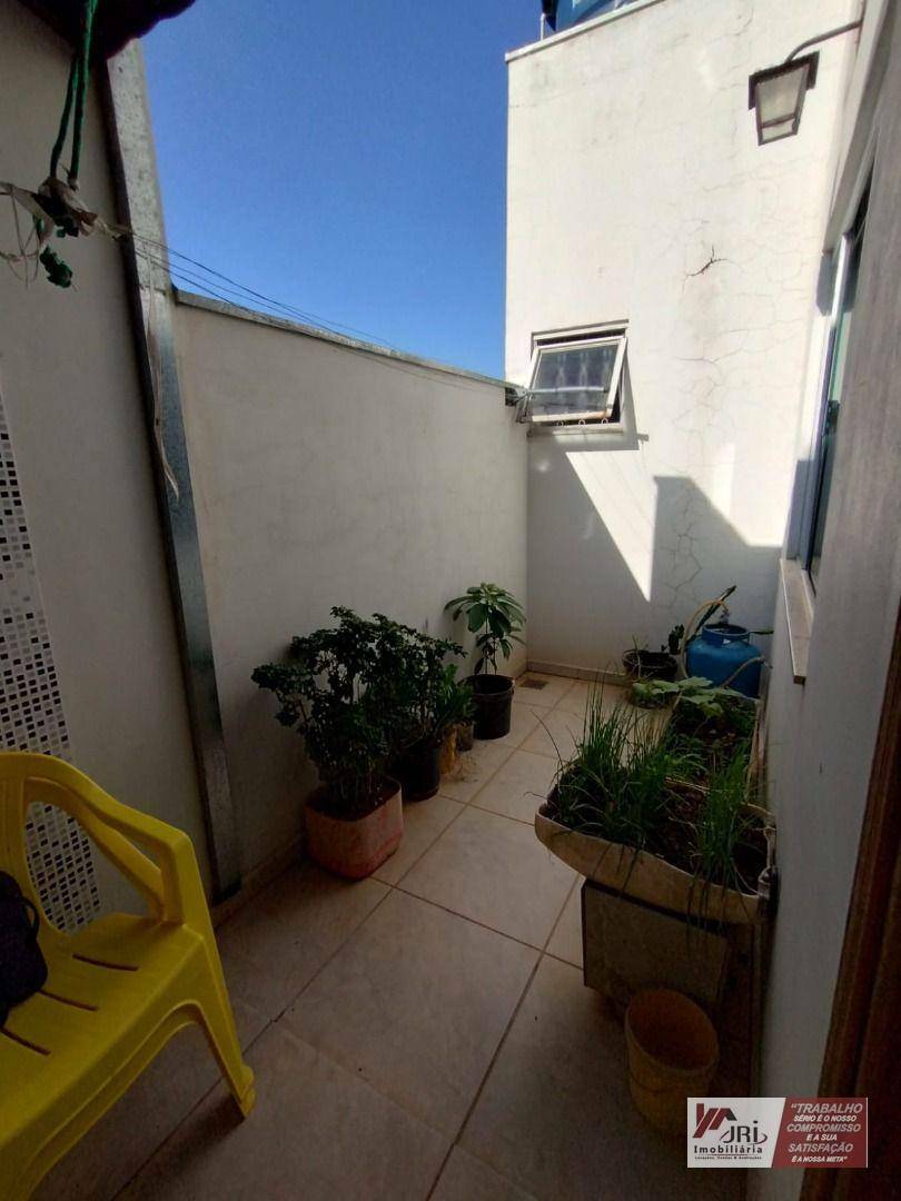 Casa à venda com 3 quartos, 69m² - Foto 12