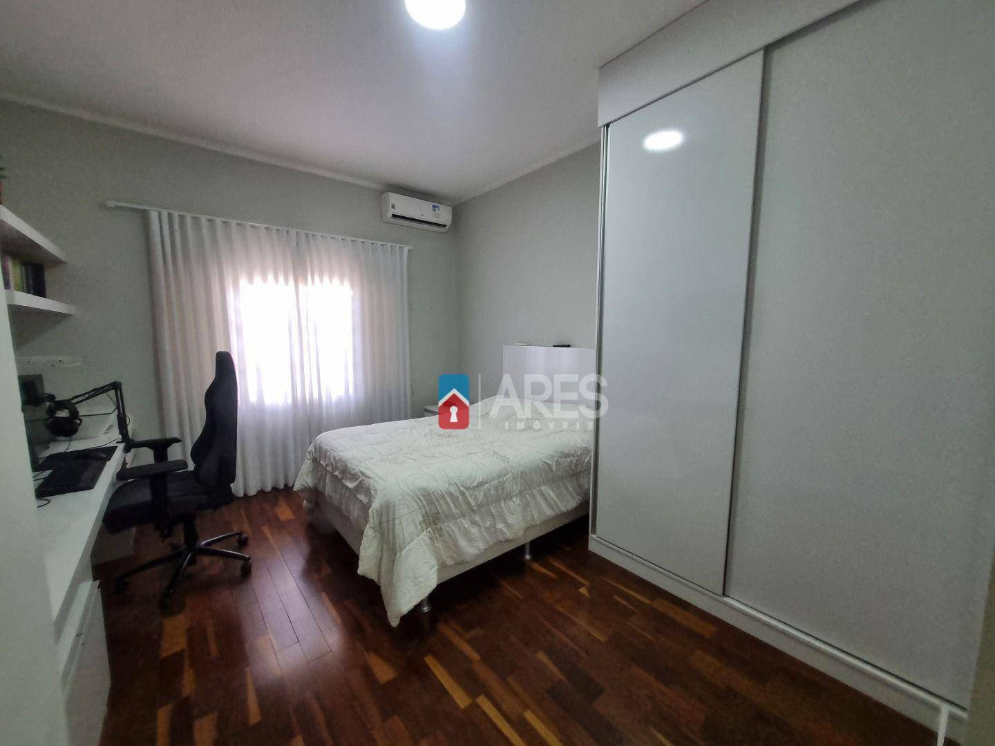 Casa à venda com 3 quartos, 209m² - Foto 17