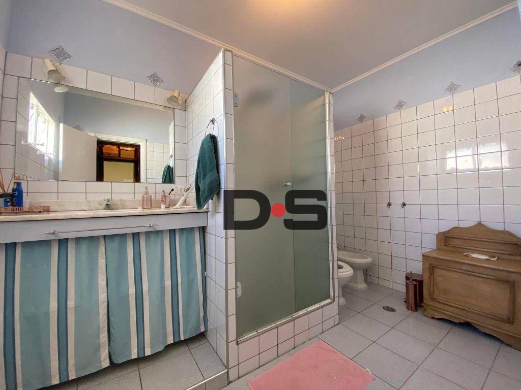 Casa à venda com 5 quartos, 220m² - Foto 10