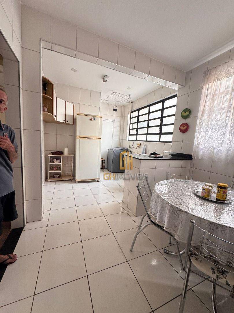 Apartamento à venda com 3 quartos, 124m² - Foto 1