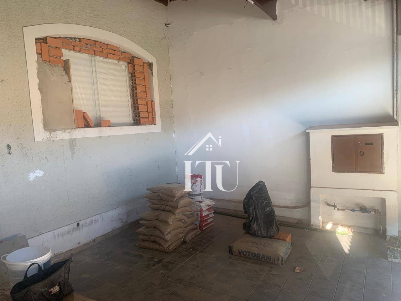 Casa à venda com 3 quartos, 130m² - Foto 1