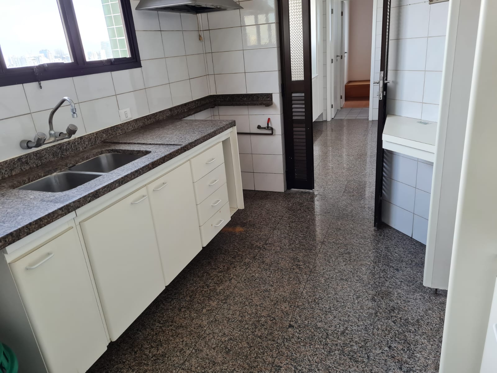 Apartamento à venda com 4 quartos, 220m² - Foto 6