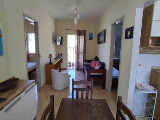 Apartamento à venda com 2 quartos, 70m² - Foto 1