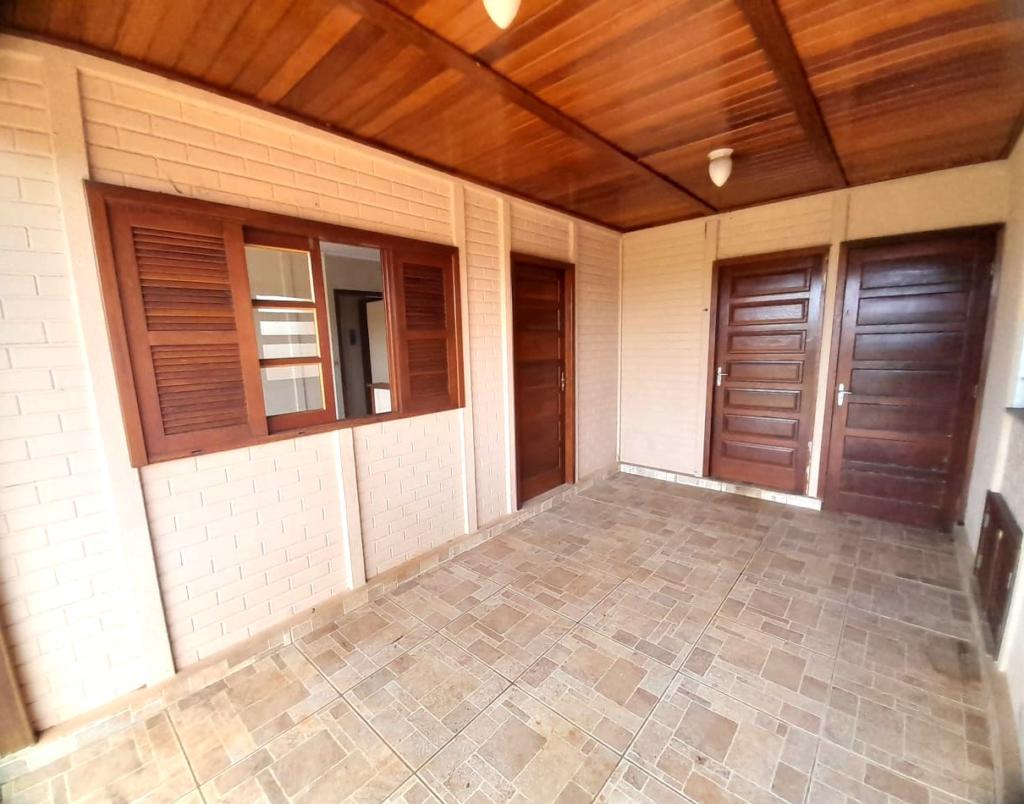 Casa à venda com 2 quartos, 69m² - Foto 2