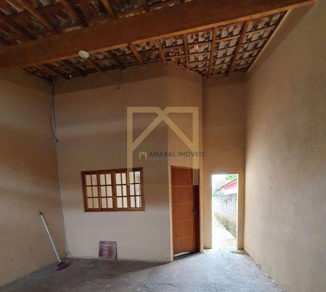 Casa à venda com 2 quartos, 73m² - Foto 1