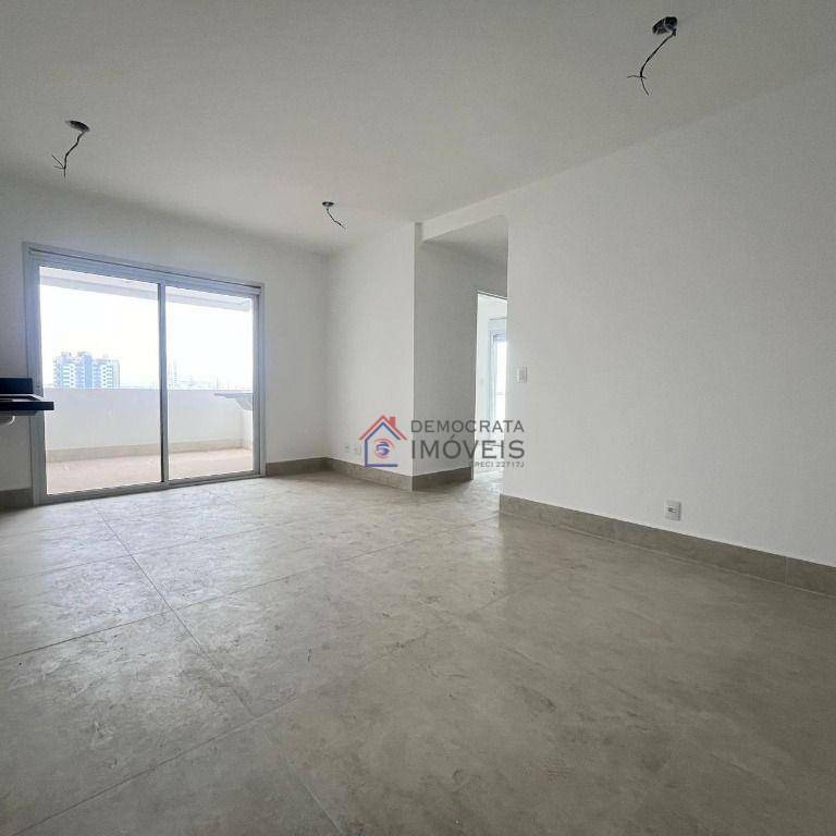 Apartamento à venda com 2 quartos, 67m² - Foto 2