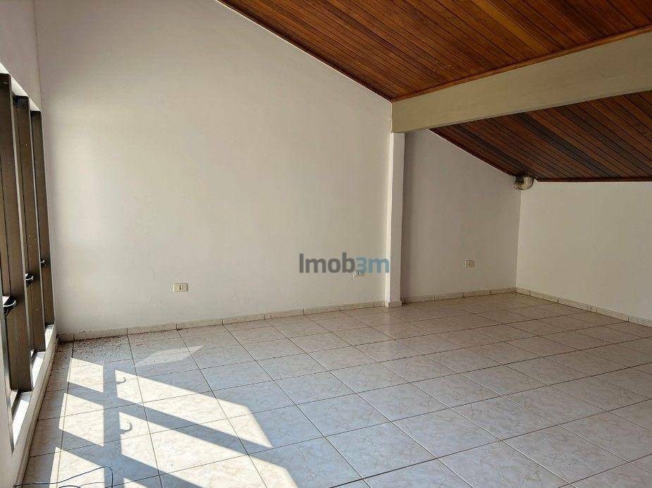 Casa para alugar com 4 quartos, 600m² - Foto 16