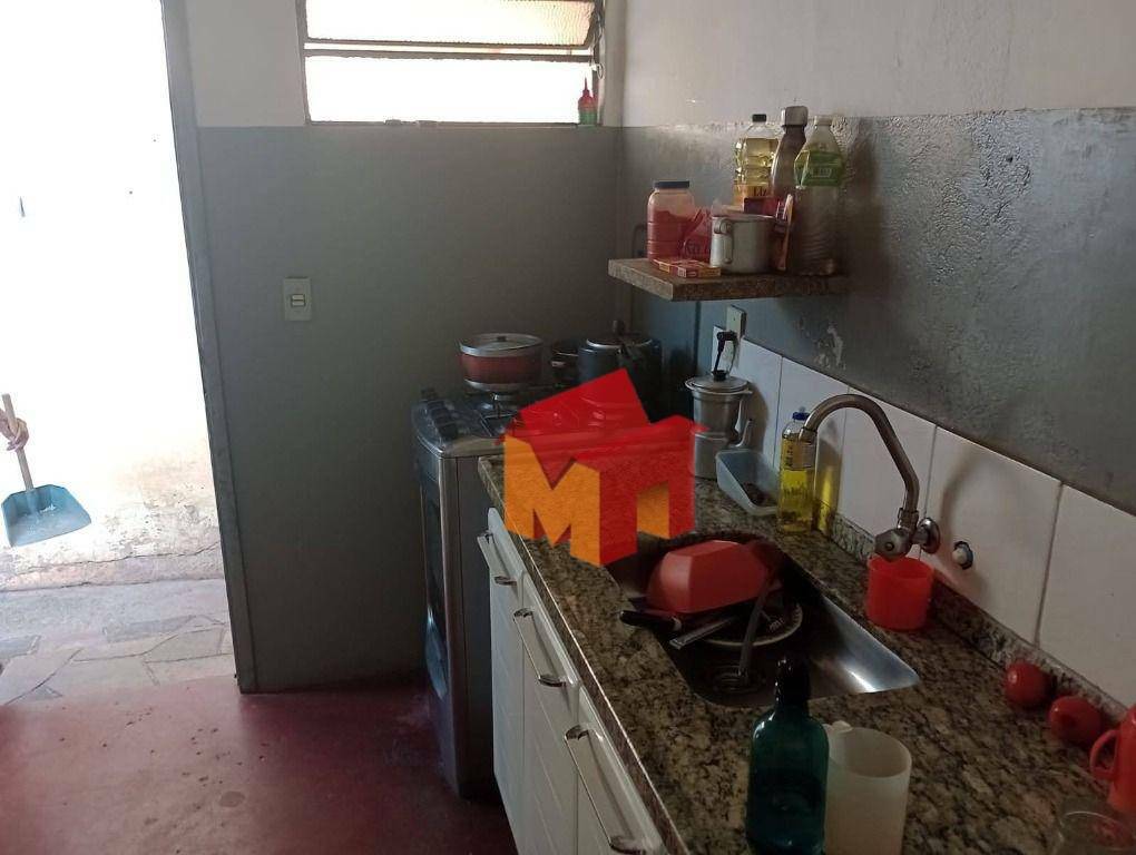 Casa à venda com 3 quartos, 100m² - Foto 4