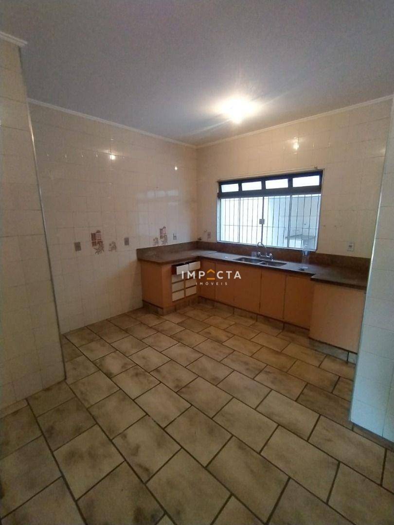 Casa à venda com 2 quartos, 200m² - Foto 3