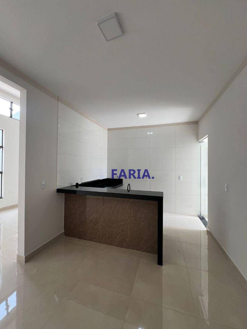 Casa à venda com 3 quartos, 114m² - Foto 4