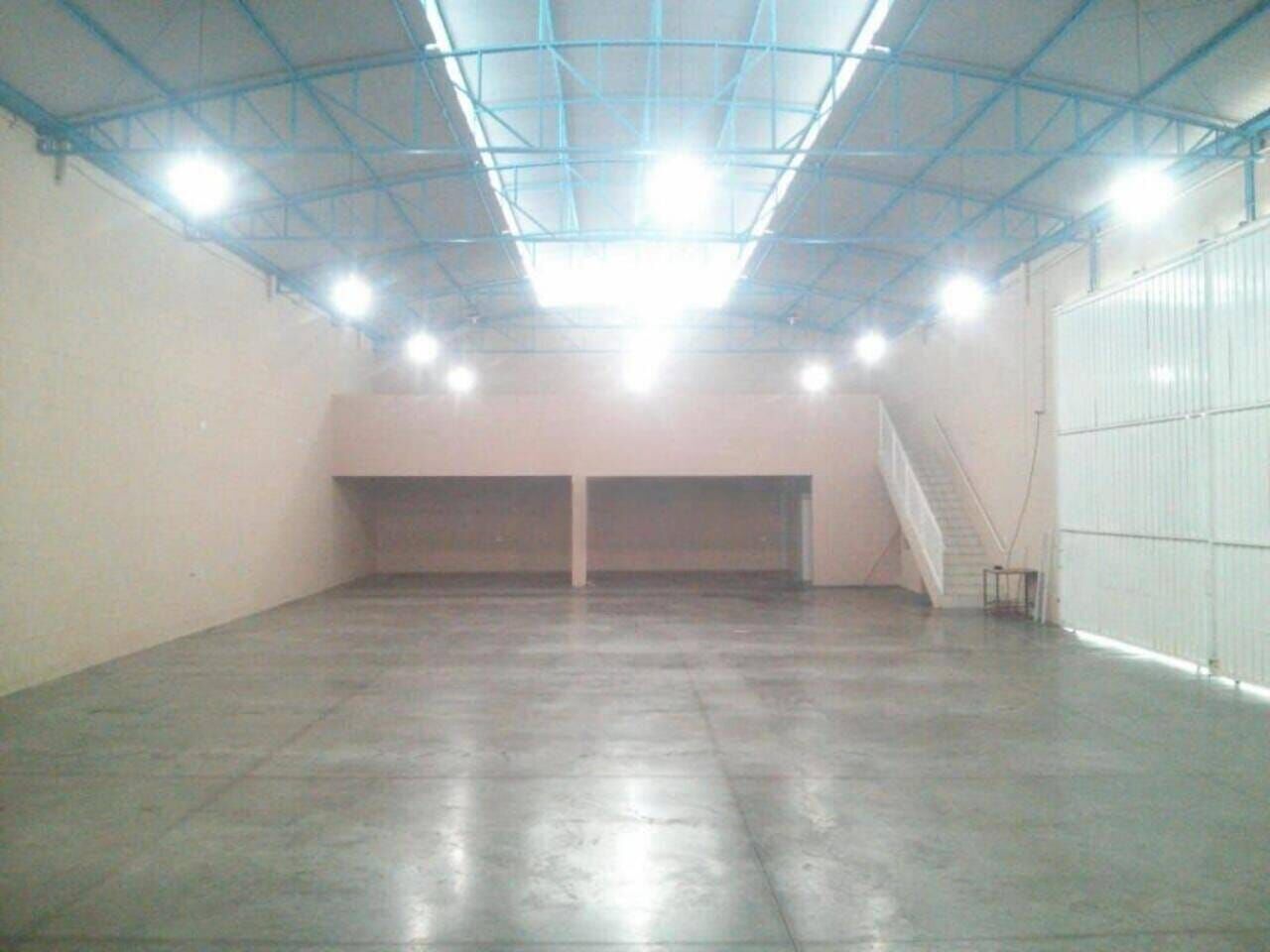 Depósito-Galpão-Armazém para alugar com 6 quartos, 900m² - Foto 2