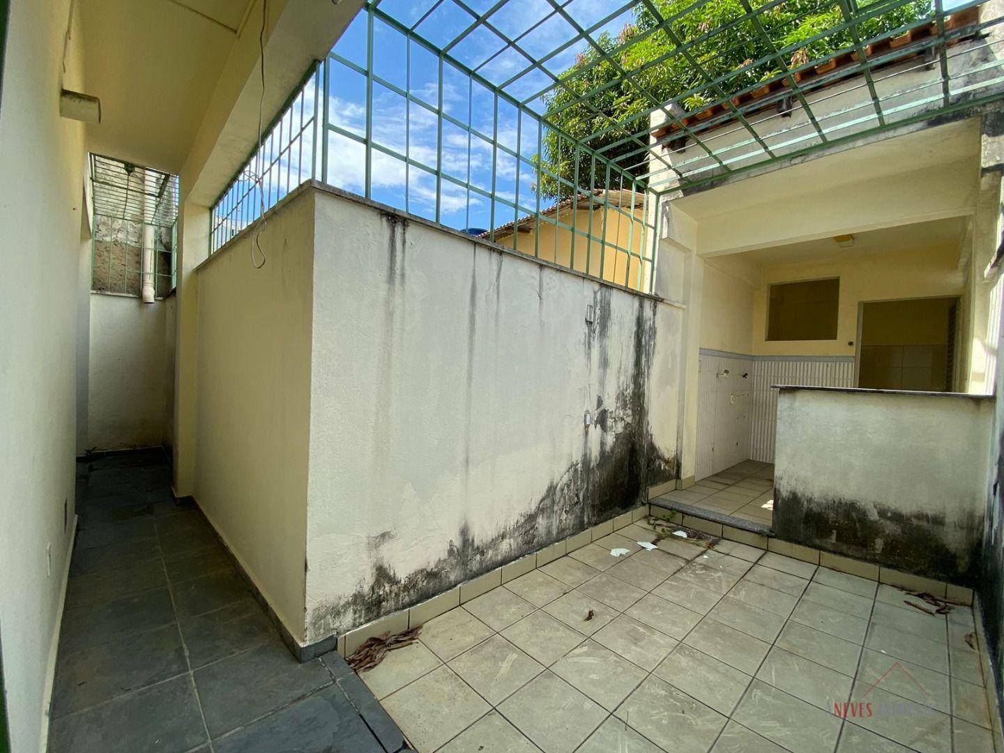 Casa para alugar com 3 quartos, 450m² - Foto 9