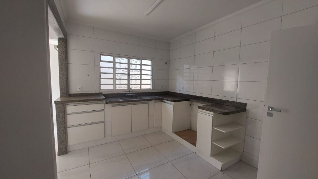 Casa à venda com 3 quartos, 200m² - Foto 5