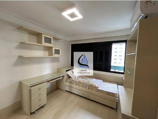 Apartamento para alugar com 3 quartos, 147m² - Foto 18