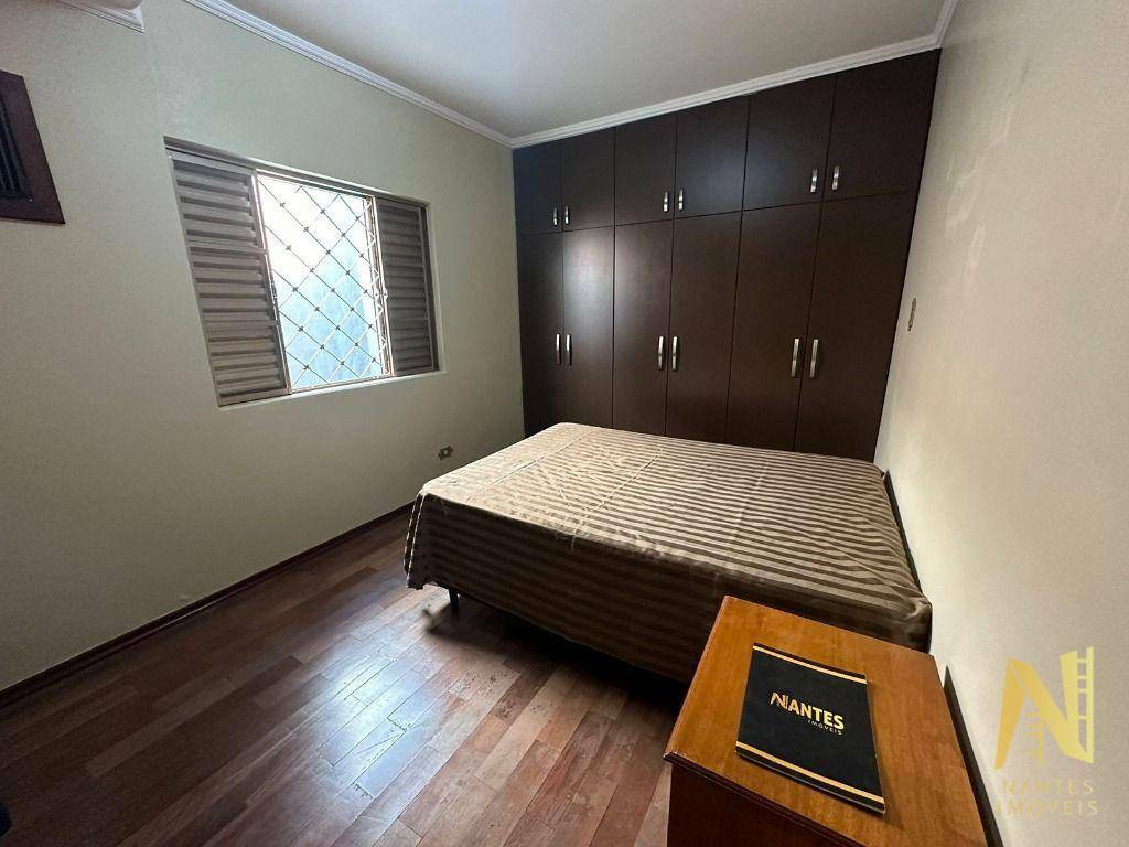 Casa à venda com 4 quartos, 250m² - Foto 9