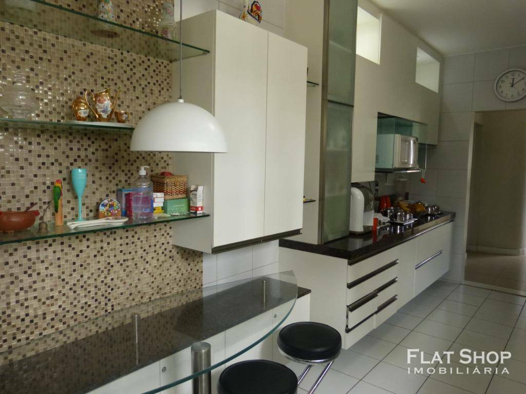 Apartamento à venda com 3 quartos, 194m² - Foto 11