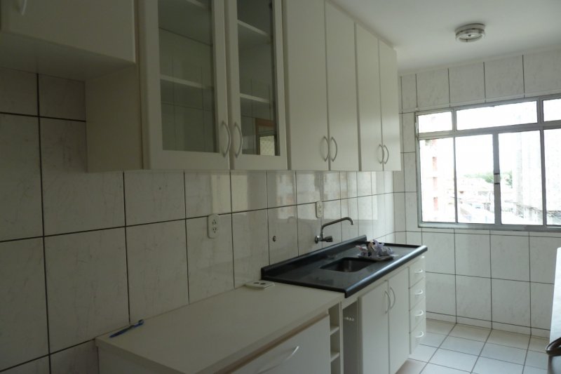 Apartamento à venda com 2 quartos, 65m² - Foto 2