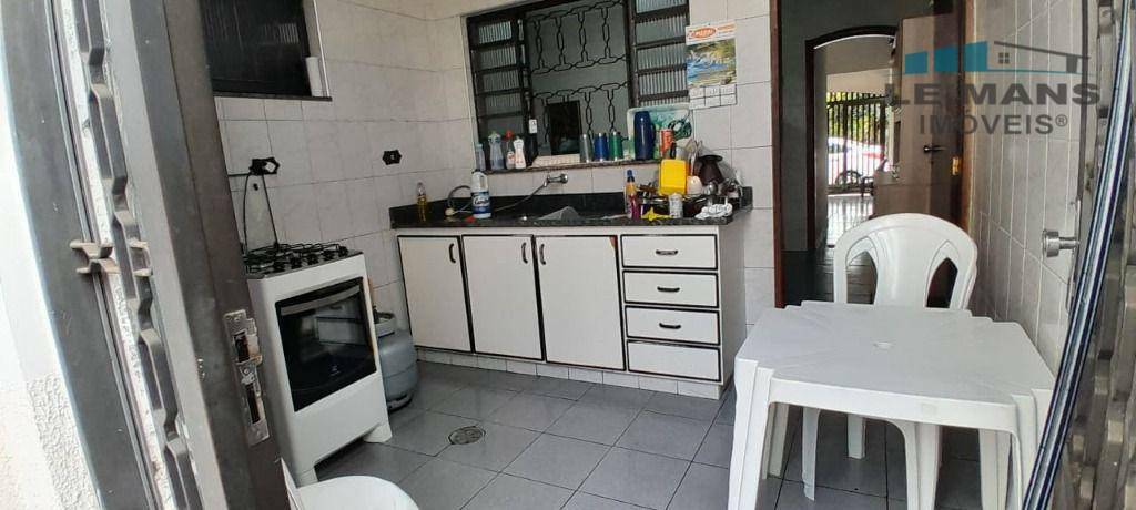 Casa à venda com 2 quartos, 90m² - Foto 3