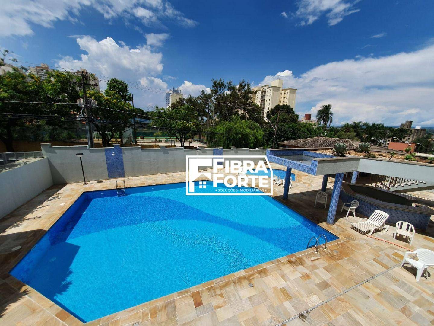 Apartamento para alugar com 4 quartos, 150m² - Foto 1