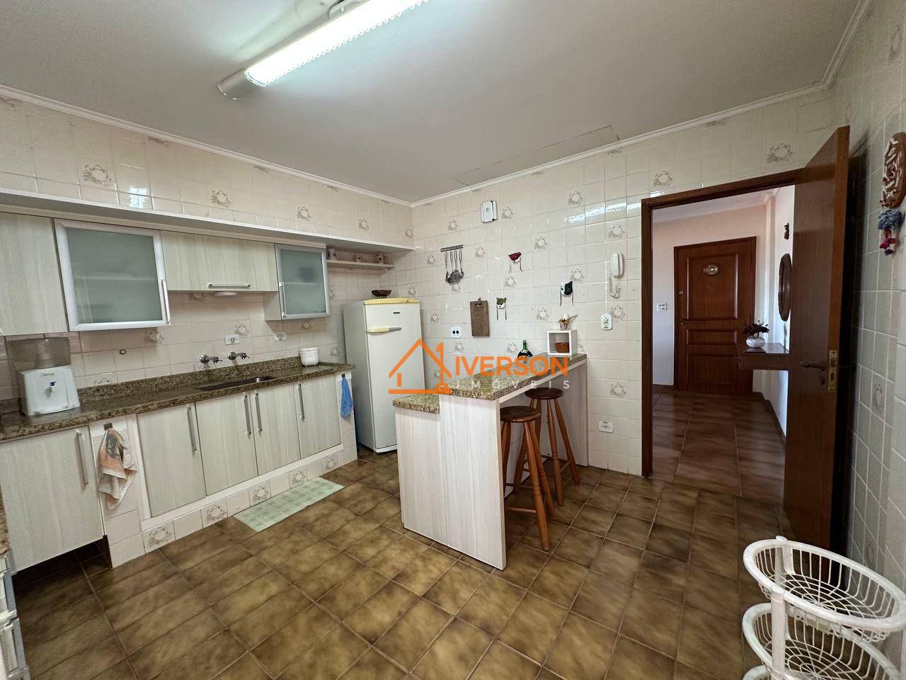 Apartamento à venda com 3 quartos, 130m² - Foto 3