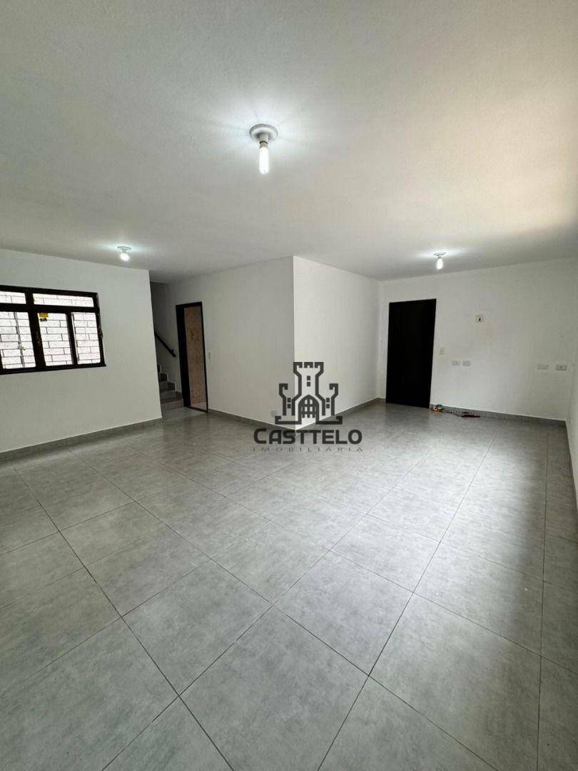 Casa à venda com 3 quartos, 118m² - Foto 1