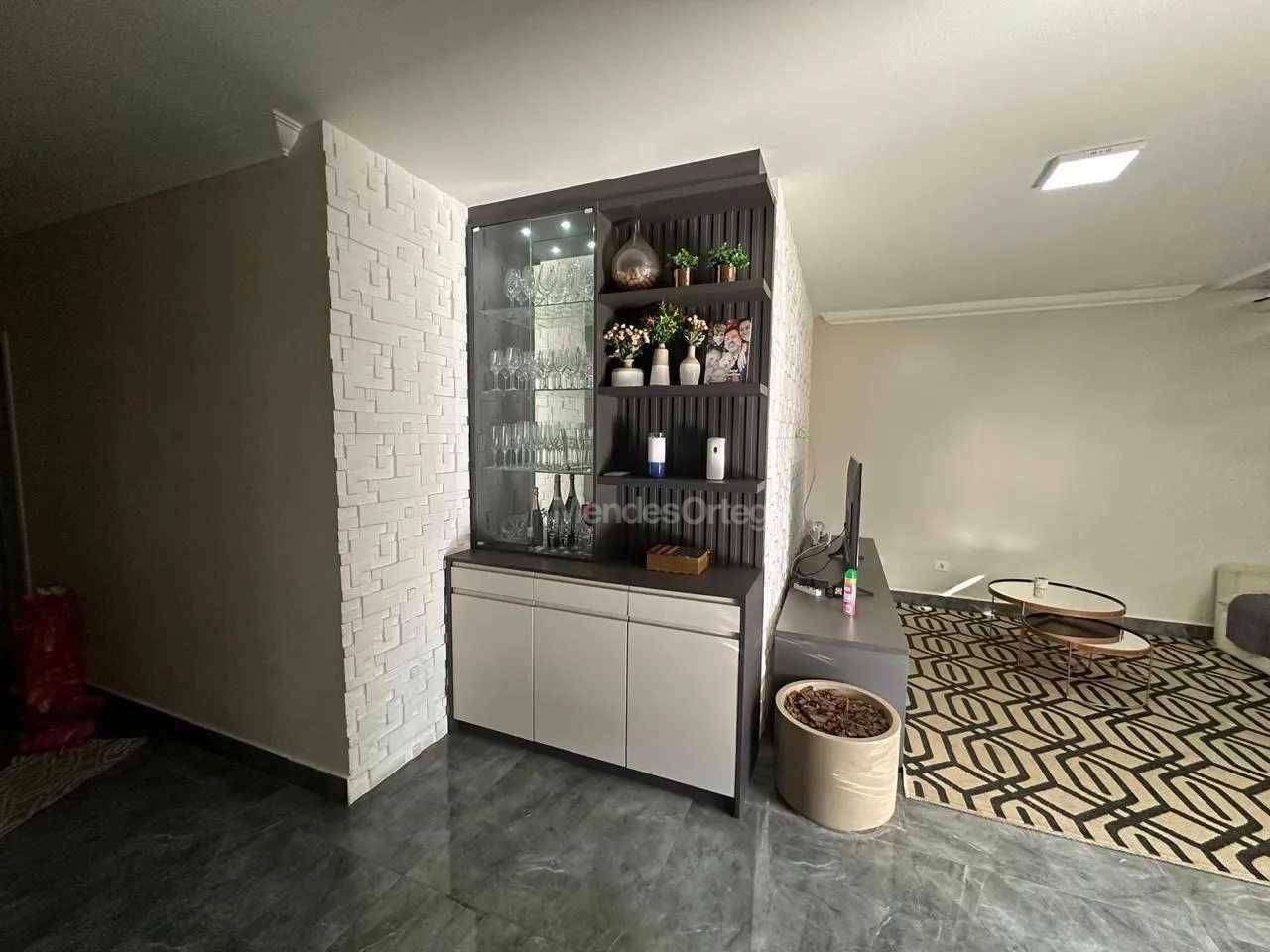 Casa à venda e aluguel com 3 quartos, 310m² - Foto 2