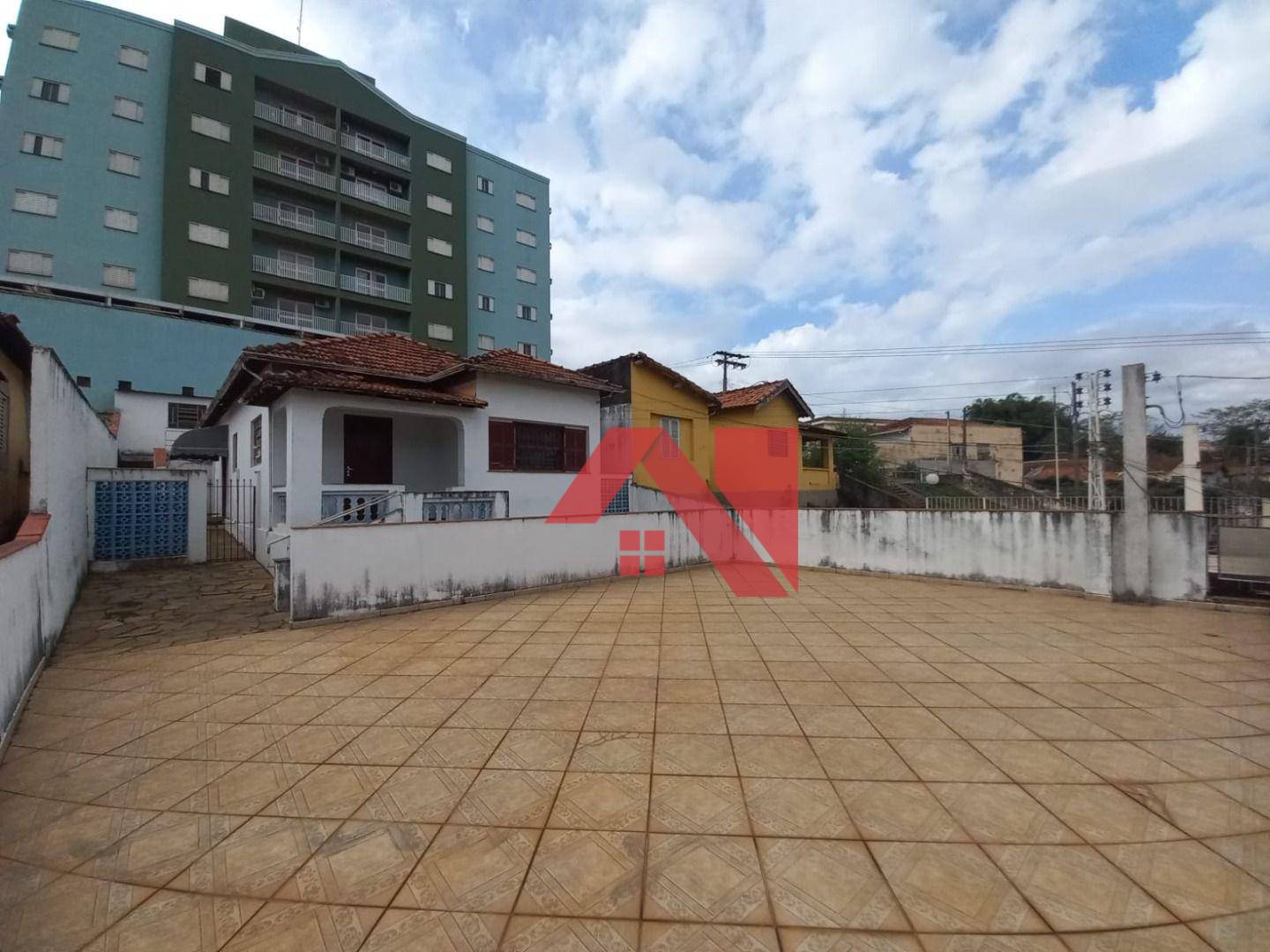 Casa à venda com 3 quartos, 180m² - Foto 1