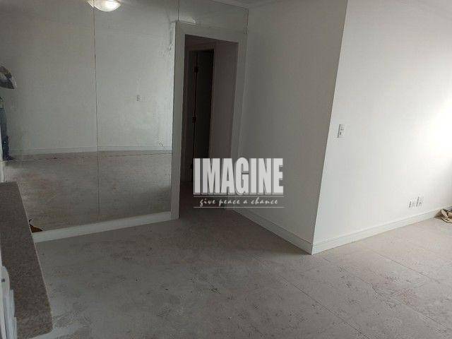 Apartamento à venda com 2 quartos, 74m² - Foto 2