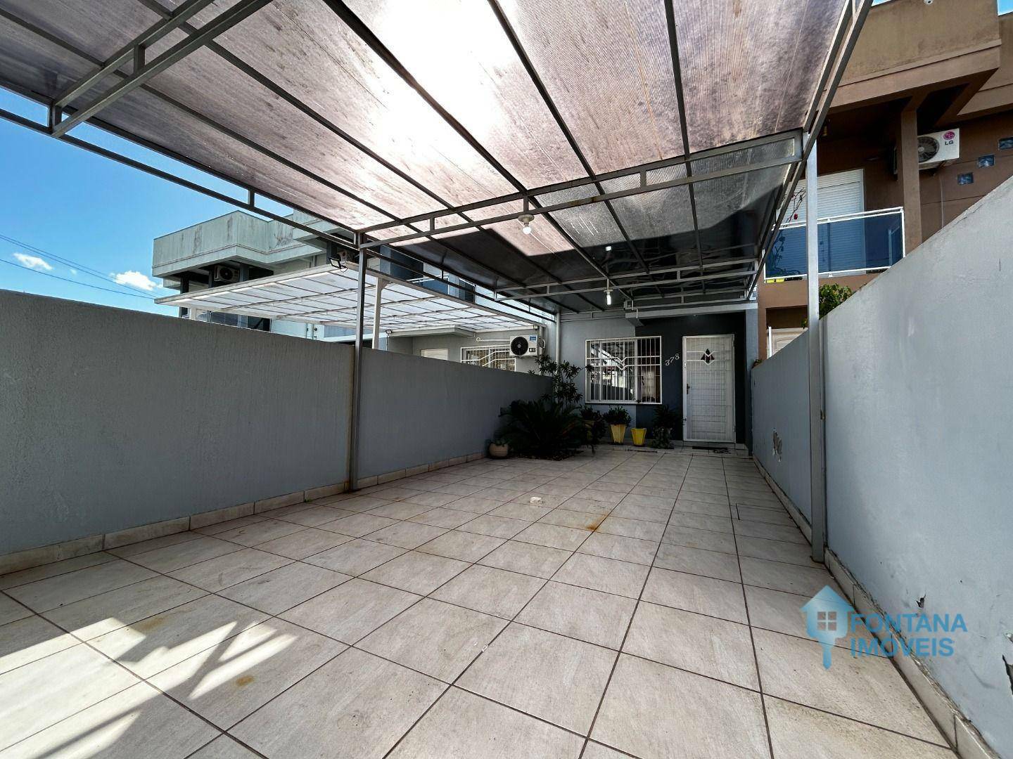 Casa à venda com 2 quartos, 72m² - Foto 2