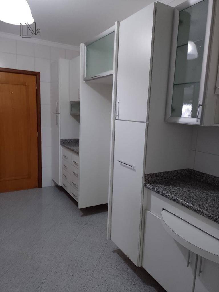 Apartamento à venda com 3 quartos, 137m² - Foto 9