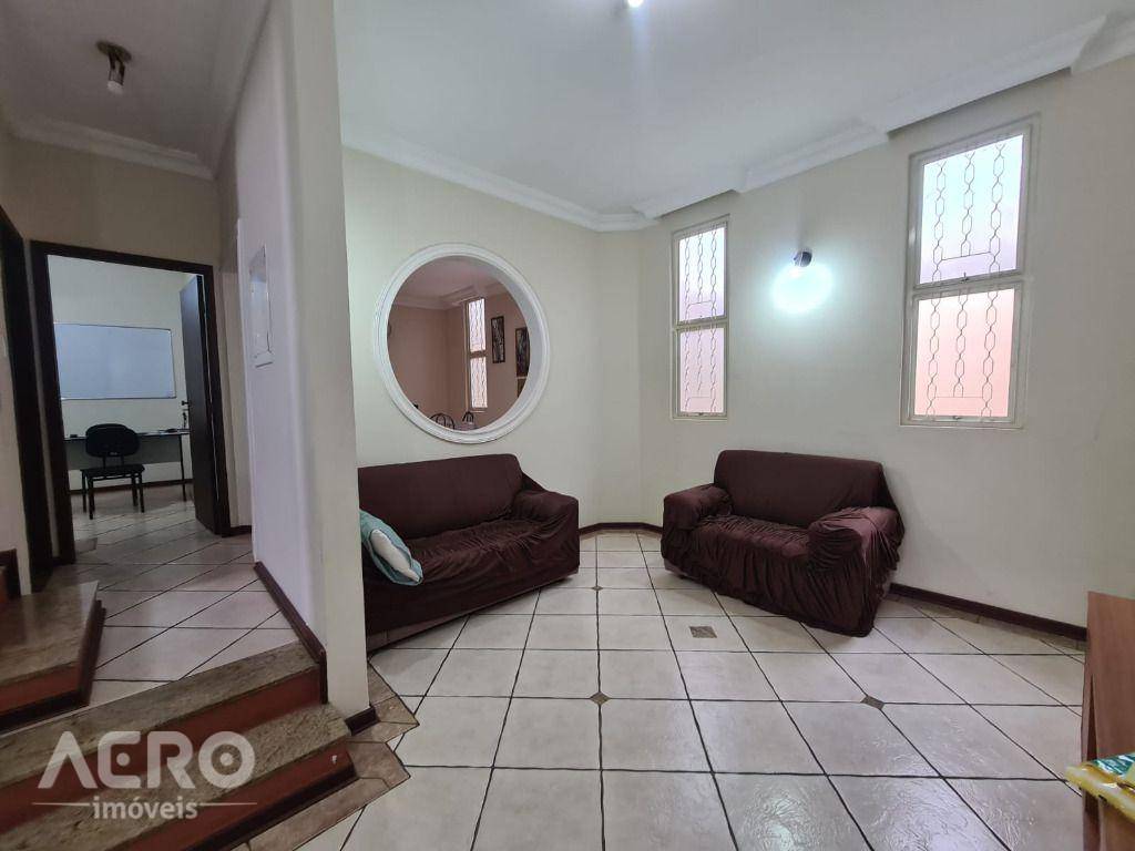 Casa à venda com 4 quartos, 220m² - Foto 22