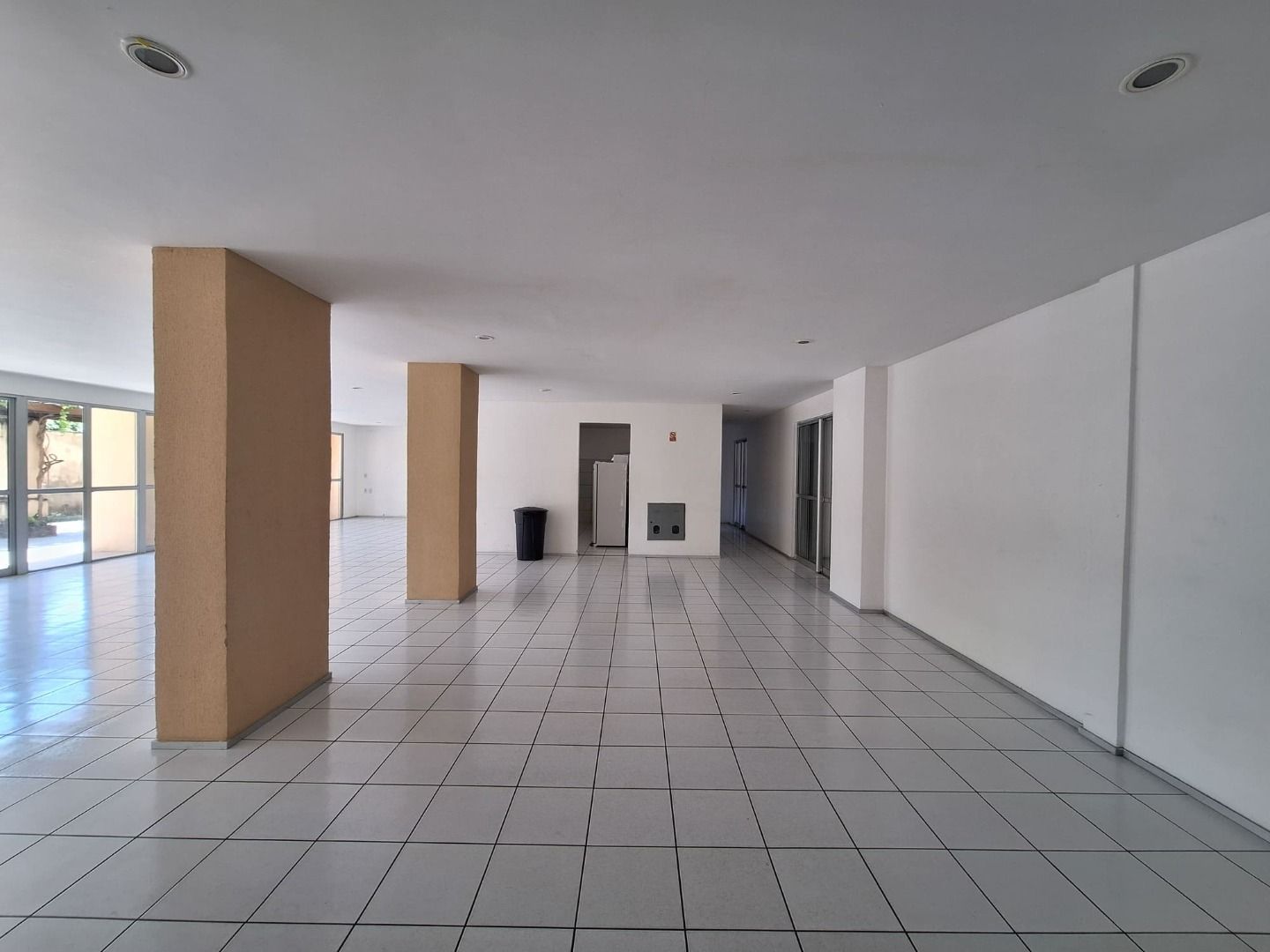 Apartamento para alugar com 2 quartos, 68m² - Foto 12