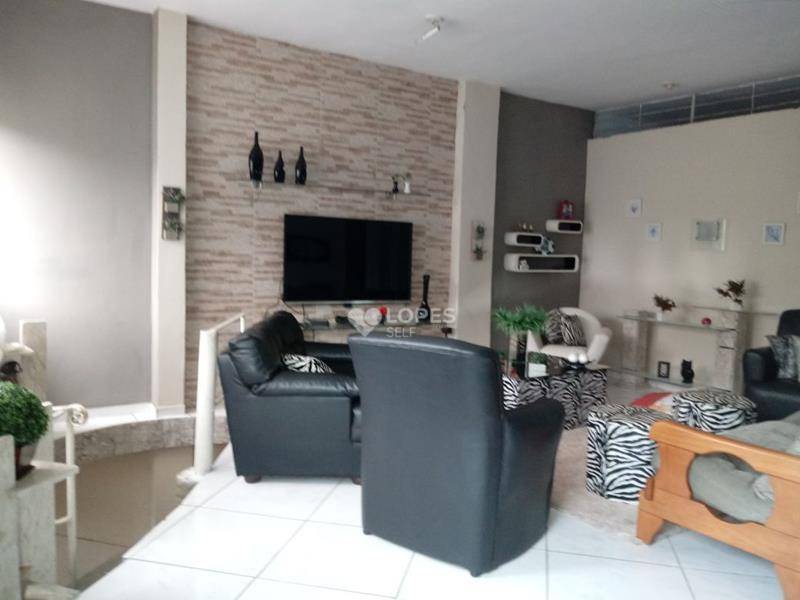 Casa à venda com 5 quartos, 400m² - Foto 1