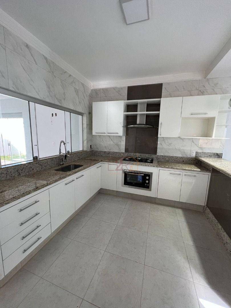 Casa à venda com 3 quartos, 245m² - Foto 11