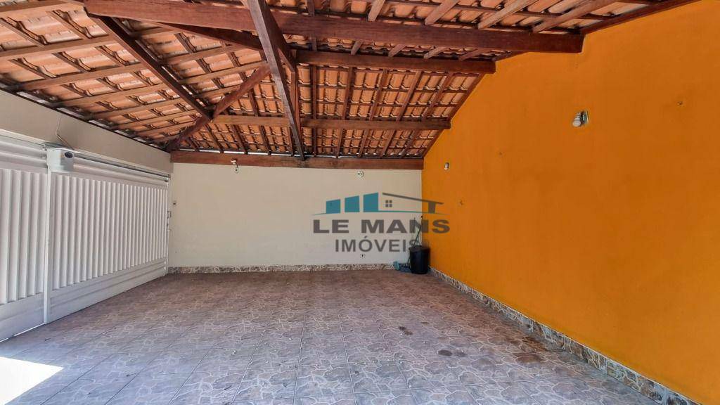 Casa à venda com 3 quartos, 220m² - Foto 4