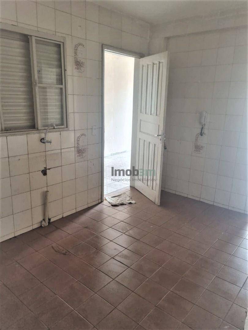 Casa à venda com 3 quartos, 200m² - Foto 14