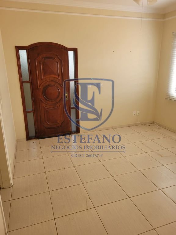 Casa para alugar com 2 quartos, 250m² - Foto 1