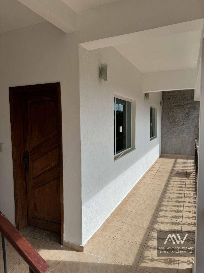 Casa à venda com 4 quartos, 330m² - Foto 2