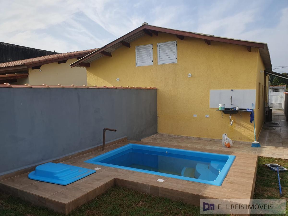 Casa à venda com 2 quartos, 160m² - Foto 1