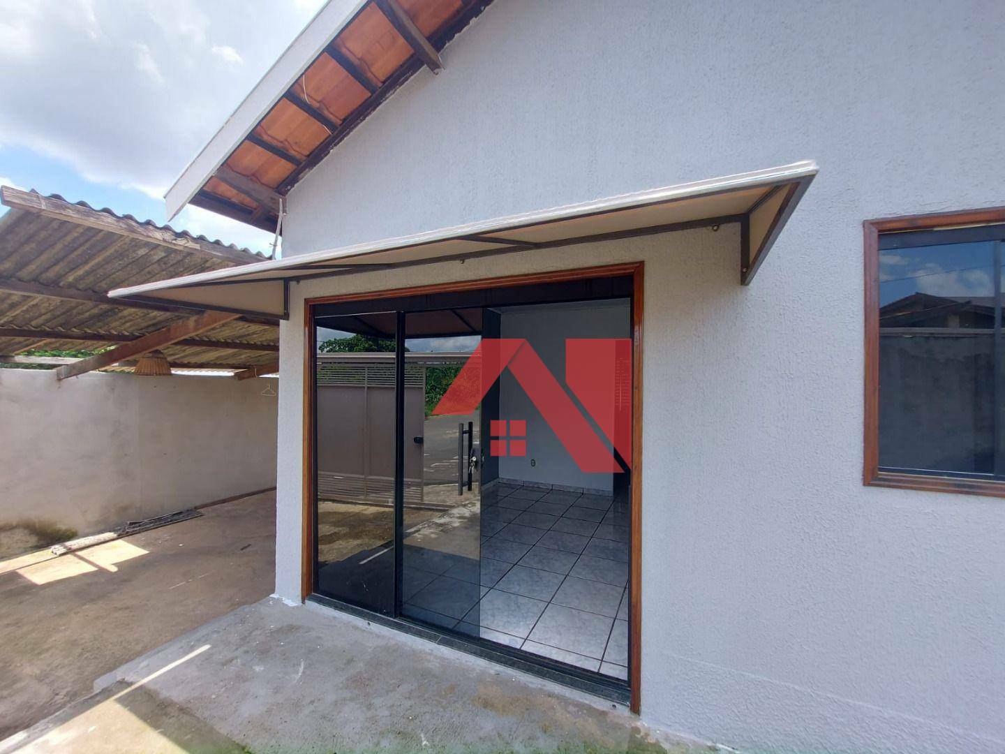 Casa à venda com 2 quartos, 70m² - Foto 1