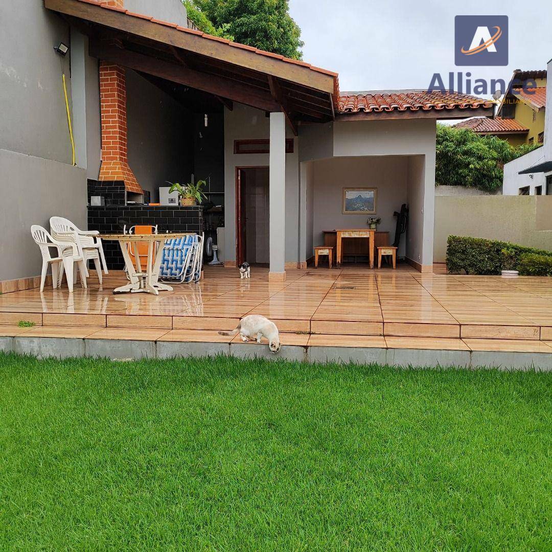 Casa de Condomínio à venda com 3 quartos, 200m² - Foto 1