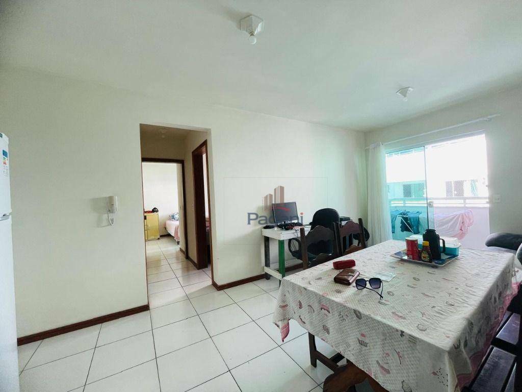 Apartamento à venda com 2 quartos, 60m² - Foto 2