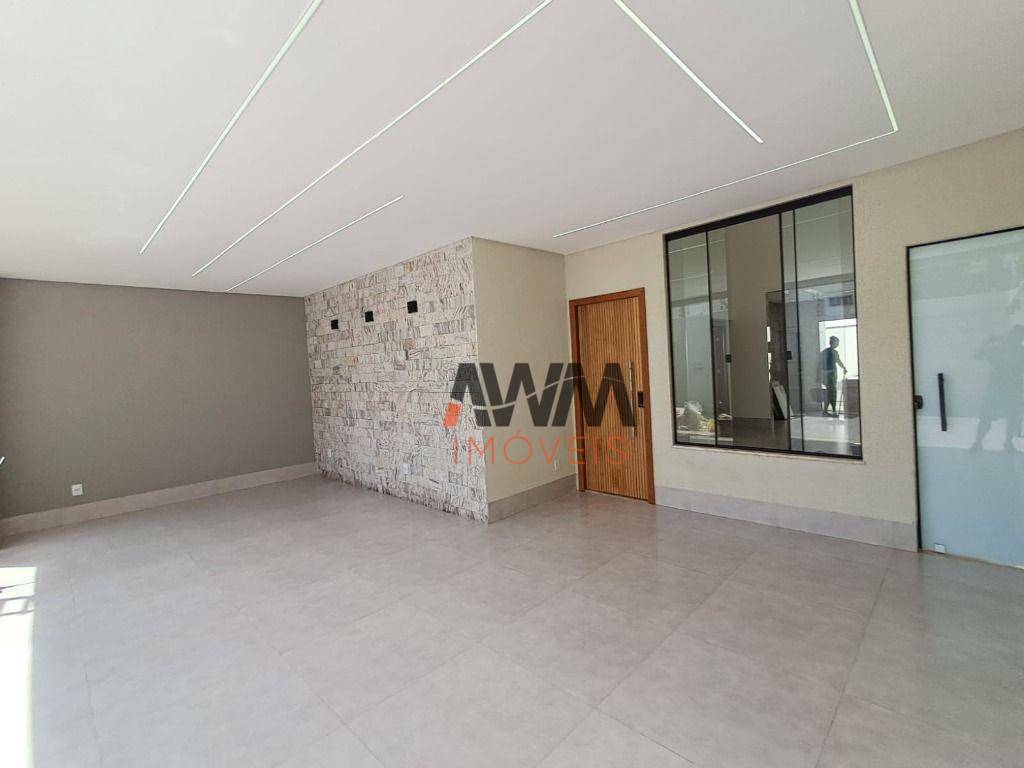 Casa à venda com 3 quartos, 132m² - Foto 1