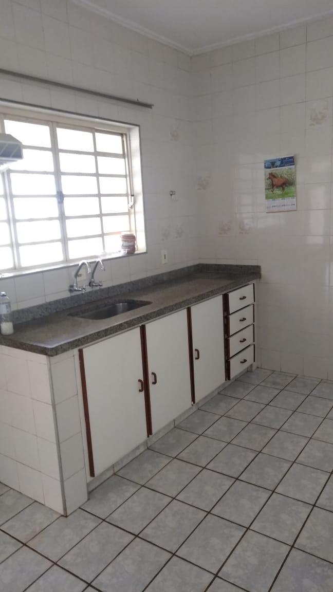 Casa à venda com 3 quartos, 250m² - Foto 3