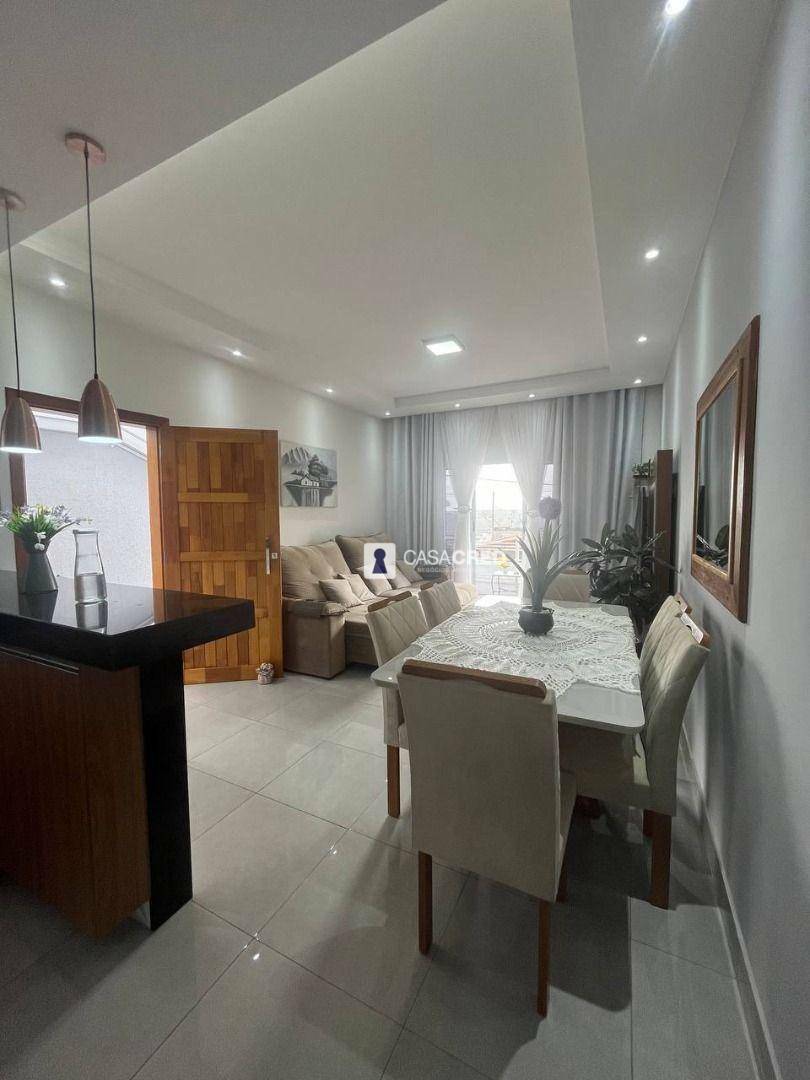 Casa à venda com 2 quartos, 68m² - Foto 1