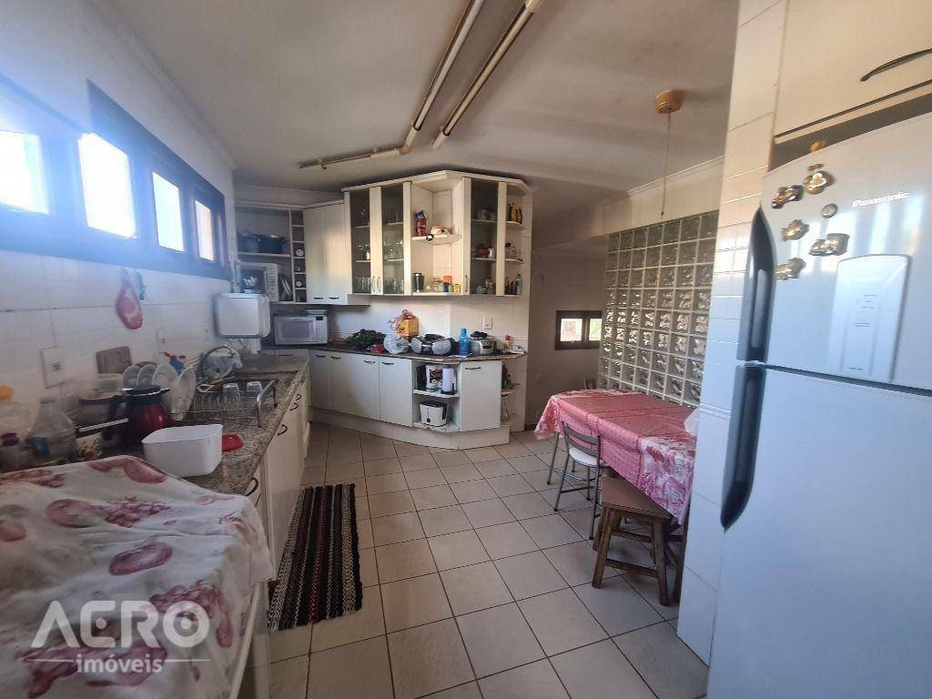 Casa de Condomínio à venda com 4 quartos, 300m² - Foto 4