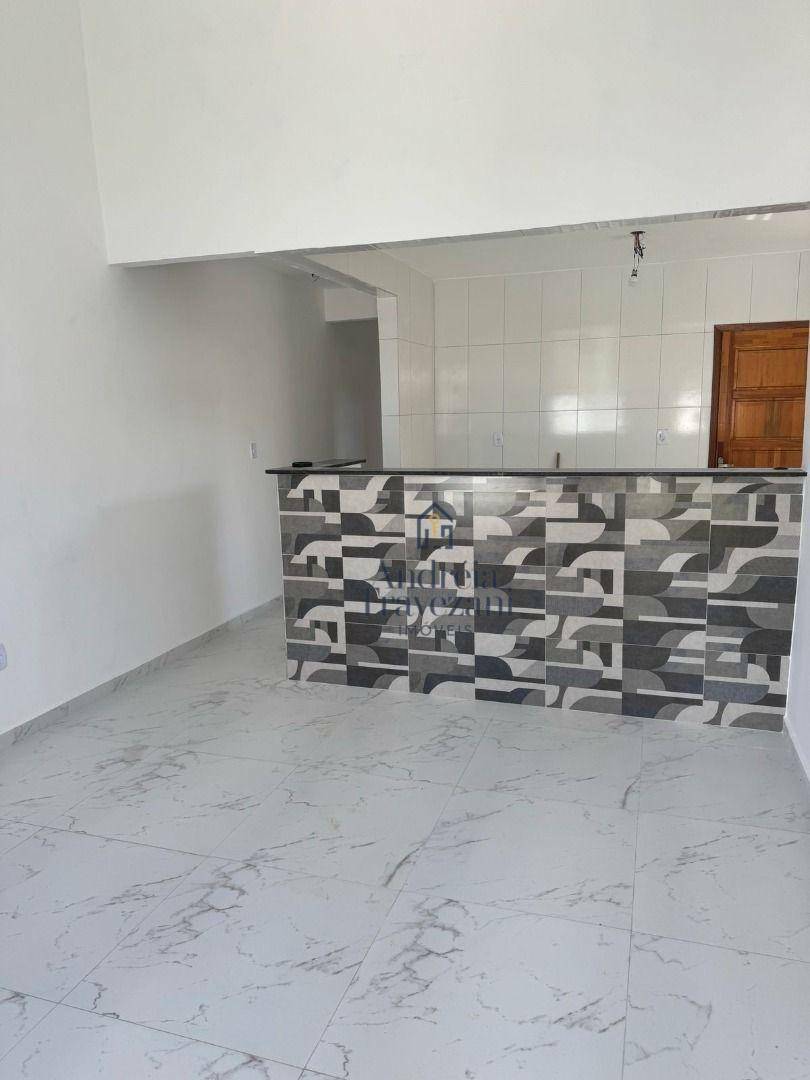 Casa à venda com 2 quartos, 98m² - Foto 2