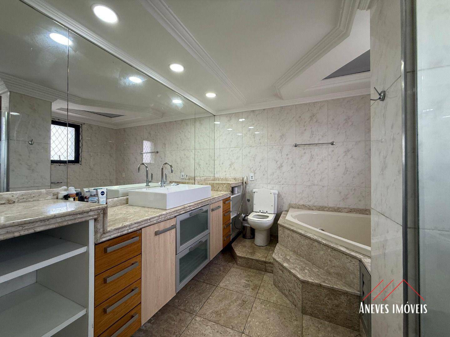 Apartamento à venda com 3 quartos, 221m² - Foto 29